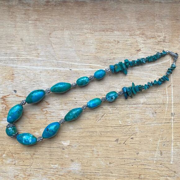 Beautiful Graduated Turquoise Nugget and Chip Bead Choker Necklace 17” Bohemian - Picture 5 of 5
